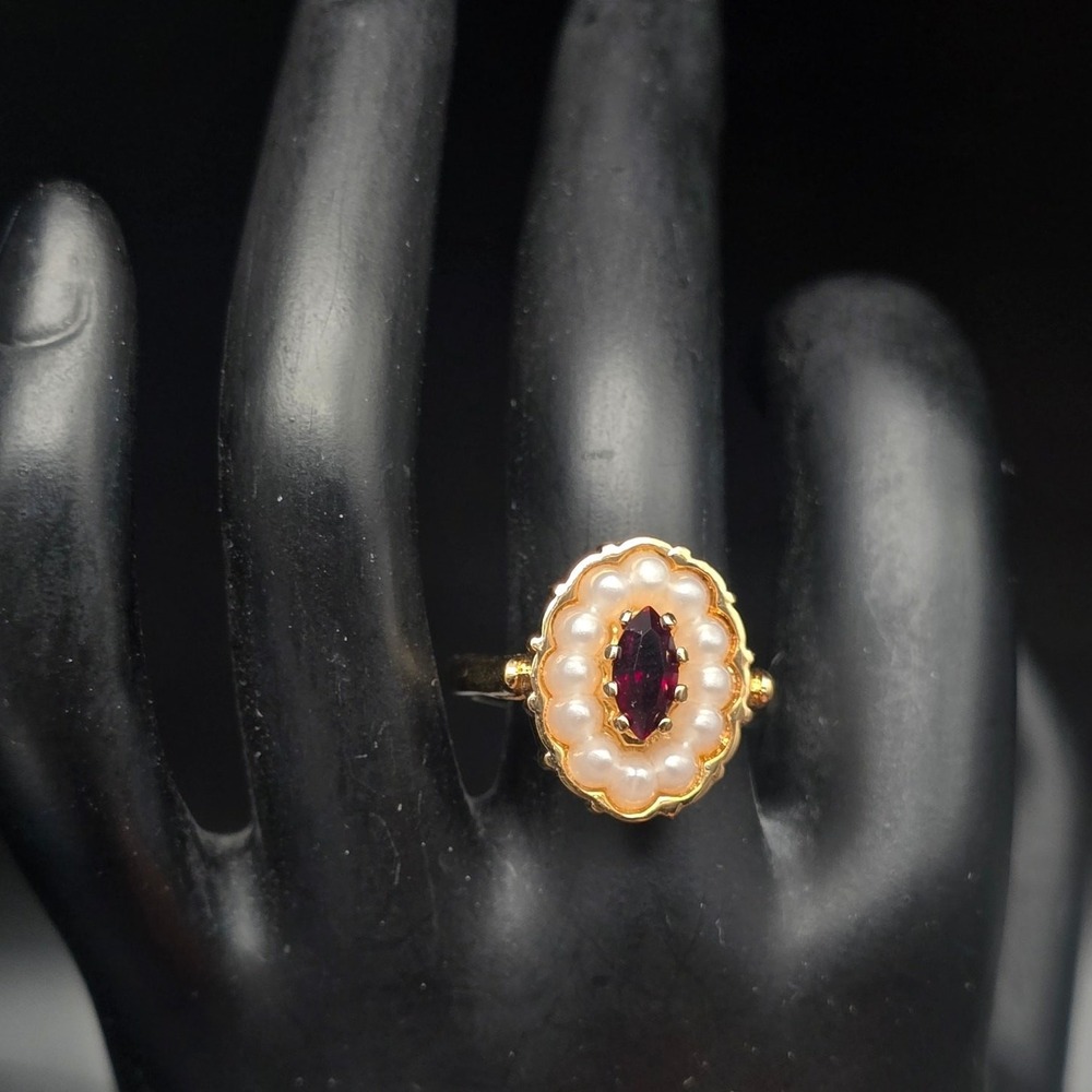 Avon 1981 Opulent Ring Size 8 Faux Pearl Faux Garnet Red Gold Tone Vintage